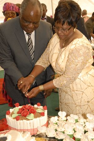OKANGHUDI VILLAGE, 17 August 2013 - President Hifikepunye Pohamba and First Lady Penehupifo Pohamba cut a cake to mark their 30th wedding anniversary celebration held at their residence in the Ohangwena Region on Saturday. (Photo by: Joseph Nekaya) NAMPA
