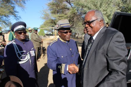 OKAHANDJA, 12 June 2016 - Chief Manasse Zeraeua of the Zeraeua Traditional Authority (L) and Chief Tjinaani Maharero of the Otjikatjamuaha Royal House (C) welcome former President Hifikepunye Pohamba to the 120th commemoration of the Battle of Otjunda and execution of Chief Kahimemua Nguvauva at Okahandja on Sunday. Pohamba was the keynote speaker at the event. (Photo by: Joseph Nekaya) NAMPA