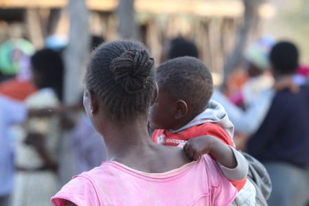 OHAIMBADA, 02 August 2017 - A mother and child await their turn to see a health care worker during an outreach by medical staff from the Onandjokwe District Hospital. (Photo by: Francois Lottering) NAMPA