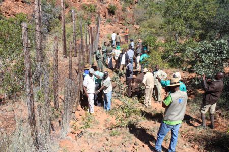 OKAKARARA, 14 May 2018 - A group of communal farmers in the Okakarara Constituency inspect a wire fence of the Waterberg Plateau Park on Monday morning. (Photo by: Mulisa Simiyasa) NAMPA 