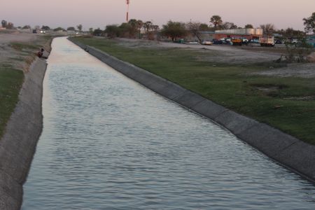 UUKWANGULA, 19 October 2019 – The canal that takes water from Olushandja Dam in the Omusati Region to the water treatment plant of NamWater at Oshakati. (Photo by: Mathias Nanghanda) NAMPA