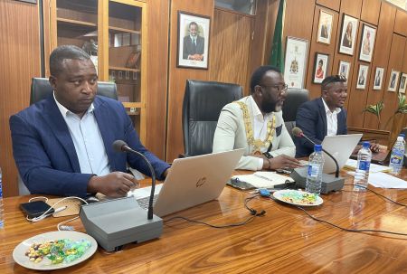 OTJIWARONGO, 11 July 2024 - The Otjiwarongo Mayor, Gottlieb Shivute (M), municipality's management committee chairperson, Godhardt Hoko (R), and left the newly appointed Otjiwarongo Municipality Chief Executive Officer (CEO), Mberipura Hifitikeko. (Photo by: Mulisa Simiyasa) NAMPA 