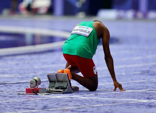 PARIS, 05 September 2024 – Sprinter Johannes Nambala pictured in the starting blocks during the final of the men’s T13 400-meter race at a rainy Stade de France during the Paris 2024 Paralympic Games. (Photo by: Hesron Kapanga) NAMPA