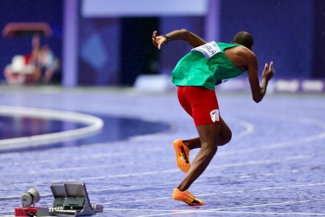 PARIS, 05 September 2024 – Namibian sprinter Johannes Nambala in action during the final of the men’s T13 400-meter race at a rainy Stade de France during the Paris 2024 Paralympic Games. (Photo by: Hesron Kapanga) NAMPA