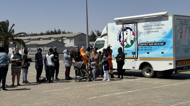 WALVIS BAY, 17 September 2024 - Walvis Bay residents queued up at the free dental services truck. The dental truck is at the town as part of the 2024 National Oral Health Awareness Week which was launched at Walvis Bay on Tuesday. The truck will also proceed to Swakopmund where it will provide free dental services to residents. (Photo by: Isabel Bento) NAMPA