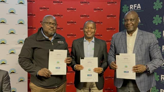 SWAKOPMUND, 18 September 2024 - (From left) Erongo RED Chief Executive Officer (CEO) Tino !Hanabeb, Road Fund Administration CEO Ali Ipinge and Roads Authority CEO Conrad Lutombi on Wednesday signed a tripartite agreement to install 24 streetlights with stainless steel spigots specifically along the Swakopmund Bridge. (Photo by: Isabel Bento) NAMPA