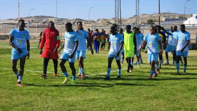 LÜDERITZ, 21 September 2024 - Oranjemund Football Club players pictured curing the Harders Cup at Lüderitz. (Photo: Contributed) 