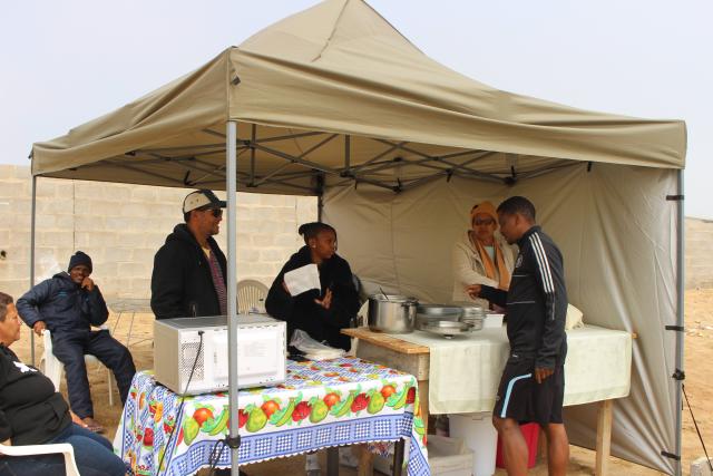 LÜDERITZ, 22 September 2024 – Vanessa Konraad pictured assisting a customer at her foot stall during the Harders Cup tournament at Lüderitz. Konraad was one of the food vendors at the tournament. (Photo by: Suzith Tjitaura) NAMPA