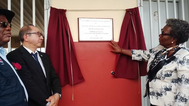 OMAHALAPAPA, 25 September 2024-Minister of Education, Arts and Culture Anna Nghipondoka officially unveil the newly constructed the four classroom block constructed by the government of Japan at Omahalapapa village in the Omundaungilo constituency on Wednesday.(Photo by Maria David)NAMPA