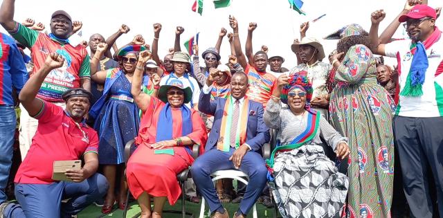 OPUWO, 28 SEPTEMBER 2024 - Vipuakuje Muharukua (centre) is flanked by Swapo party presidential candidate Netumbo Nandi Ndaitwah, party Secretary General Sophia Shaningwa, and new members who joined the party during a recent Swapo star rally in Opuwo. (Photo by: Uakutura Kambaekua) NAMPA.