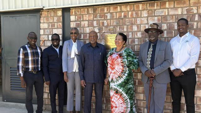 DAURES, 21 October 2024 - President Dr Nangolo Mbumba and First Lady Sustjie Mbumba photographed with Erongo Governor Neville Andre Itope, Chief Sakarias Seibeb of the Dâure Daman Traditional Authority, SASSCAL Executive Director Dr Jane Olwoch, Chief Executive Officer of the Daures Green Hydrogen Project Jerome Namases during his visit to the hydrogen plant in the Erongo Region. (Photo by: Isabel Bento) NAMPA