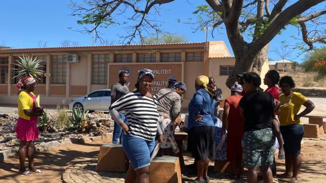 OUTJO, 13 November 2024 – Unemployed residents flocked to the Outjo Municipality on Tuesday, seeking proof of residence letters to apply for the Ministry of Poverty Eradication’s Basic Income Grant initiative. (Photo by: Dalene Kooper) NAMPA
