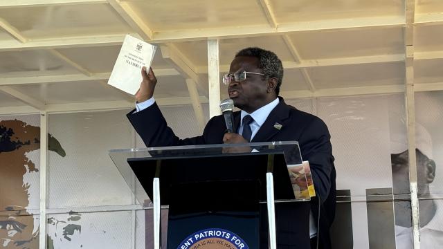 WALVIS BAY, 16 November 2024 - President of the Independent Patriots for Change (IPC) Dr Panduleni Itula addressing a rally at Walvis Bay. (Photo by: Isabel Bento) NAMPA