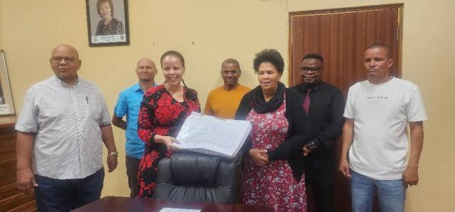 KEETMANSHOOP, 11 November 2024 - ||Kharas governor Aletha Frederick is pictured with the MR27/C16 road group as they hand over a petition calling for the tarring of the Aroab-Keetmanshoop. (Photo: Contributed) 