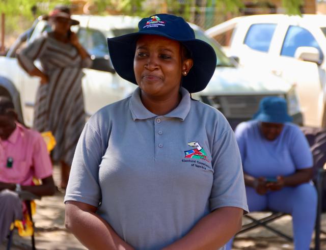 TSUMKWE, 26 November 2024  – Mbashandangi Kahiriri, the Returning Officer of the Tsumkwe Constituency during the 2024 Presidential and National Assembly Elections, pictured while addressing vehicle owners at the Tsumkwe Police Station. (Photo by: Hesron Kapanga) NAMPA.