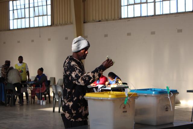 KEETMANSHOOP, 27 November 2024 - Simon Basson casting his vote in the 2024 Presidential and National Assembly elections on Wednesday. (Photo by: Suzith Tjitaura) NAMPA

