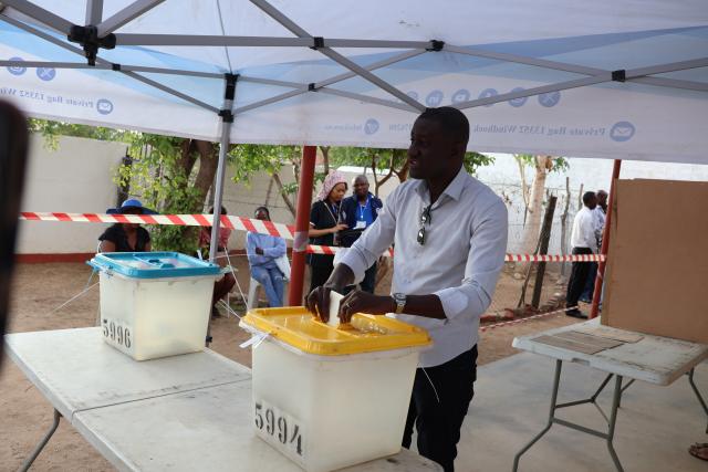 OTJIWARONGO, 27 November 2024 -The Otjozondjupa Governor, James Uerikua casts his vote at Otjiwarongo on Wednesday morning. (Photo by: Mulisa Simiyasa) NAMPA