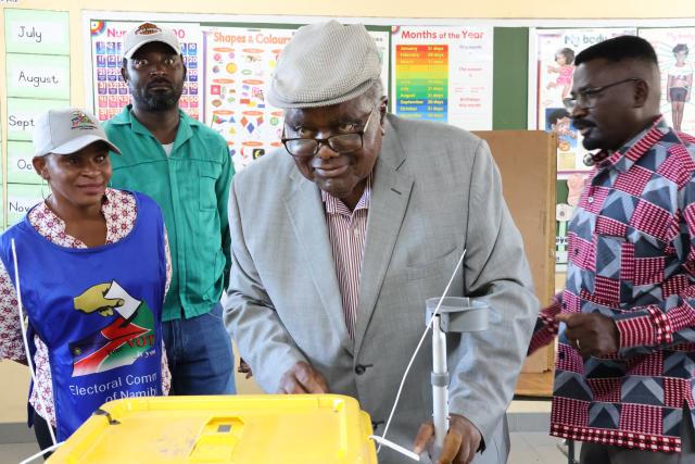 OKANGHUDI, 27 November 2024 - Former President Hifikepunye Pohamba casting his vote at his home village Okanghudi polling station in the Ohangwena region. (Photo by: Linea Dishena) NAMPA 