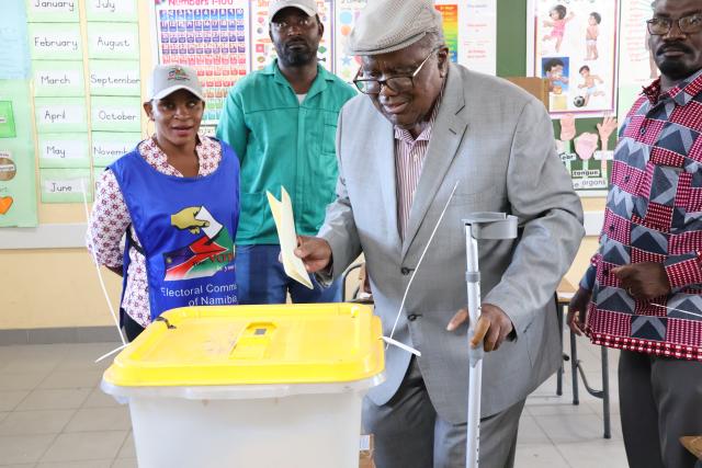 OKANGHUDI, 27 November 2024 - Former President Hifikepunye Pohamba casting his vote at his home village Okanghudi polling station in the Ohangwena region. (Photo by: Linea Dishena) NAMPA