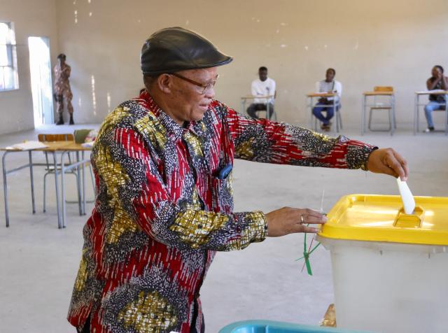 TSUMKWE, 27 November 2024 – Deputy Minister of Marginalised People in the Ministry of Gender Equality, Poverty Eradication and Social Welfare under the presidency, Royal Kxao Ui/o/oo casting his vote during the Presidential and National Assembly Elections at the Tsumkwe Secondary School. (Photo by: Hesron Kapanga) NAMPA