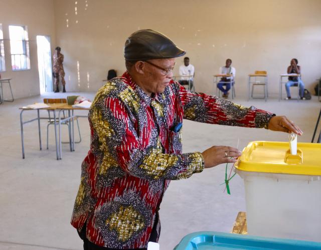 TSUMKWE, 27 November 2024 – Deputy Minister of Marginalised People in the Ministry of Gender Equality, Poverty Eradication and Social Welfare under the presidency, Royal Kxao Ui/o/oo casting his vote during the Presidential and National Assembly Elections at the Tsumkwe Secondary School. (Photo by: Hesron Kapanga) NAMPA