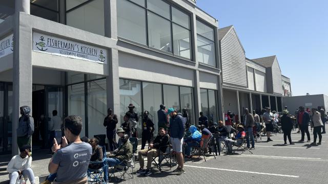 SWAKOPMUND, 27 November 2024 - Voters at the Platz Am Meer Mall at Swakopmund standing in queues while waiting to cast their votes. (Photo by: Isabel Bento) NAMPA