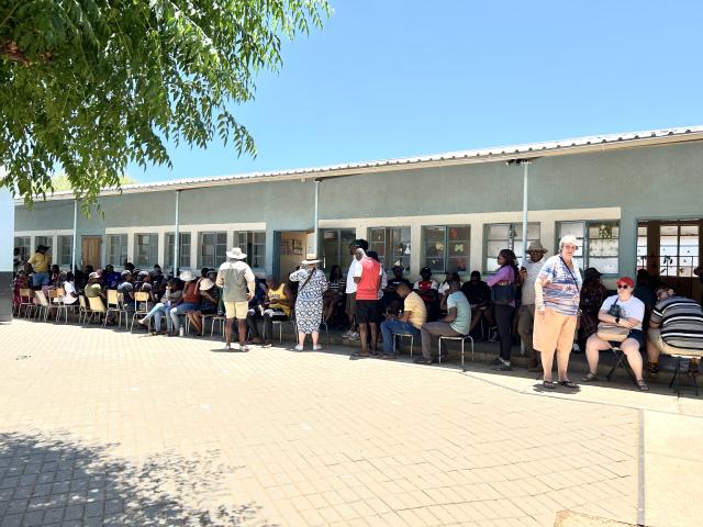 WINDHOEK, 27 November 2024 - Voters pictured at the Dordabis B polling station. (Photo by: Eba Kandovazu) NAMPA