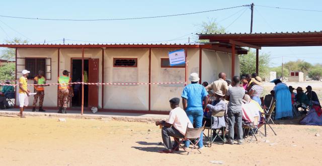 GAM, 27 November 2024 – Voters standing in a queue at the Gam Polling Station in the Tsumkwe Constituency, during the 2024 Presidential and National Assembly Elections. (Photo b: Hesron Kapanga) NAMPA