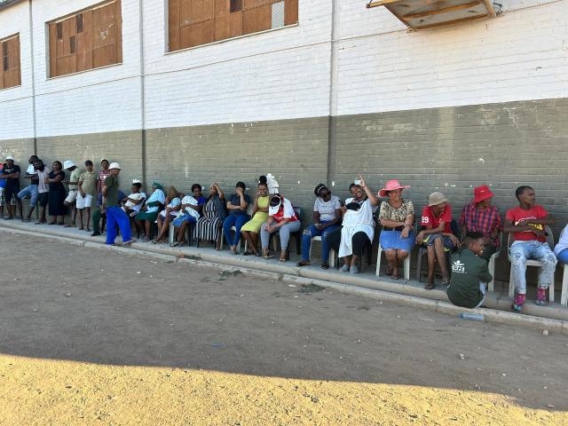 MARIENTAL,27 NOV(NAMPA)- This is queue of voters at one of the polling stations in Mariental ,which is at the Aimablaagte community hall.
(Photo by: Charmaine Boois) NAMPA