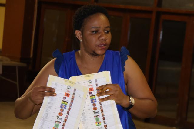 OTJIWARONGO, 28 November 2024 - The Electoral Commission of Namibia (ECN) official, Inaa Tjikurame counts the votes in the Presidential and National Assembly elections at Otjiwarongo on Thursday morning. (Photo by: Mulisa Simiyasa) NAMPA