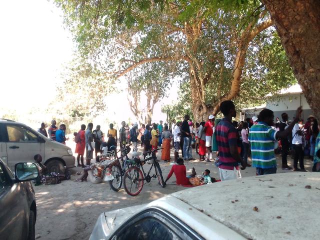 KATIMA MULILO, 02 December 2024 – Zambezi residents that thronged the Katima Mulilo charge office to have their police declaration in order to apply for the Conditional Basic Income Grant (CBIG) on Monday afternoon. (Photo by: Michael Mutonga Liswaniso) NAMPA