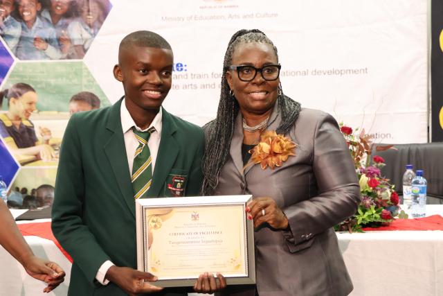 WINDHOEK, 14 January 2024- Minister Anna Nghipondoka (R) pictured second best performer in the NSSCO level, Tangeniomwene Ingashipua (L) from Rukonga Vision School in Kavango East Region. (Photo by: Linea Dishena) NAMPA