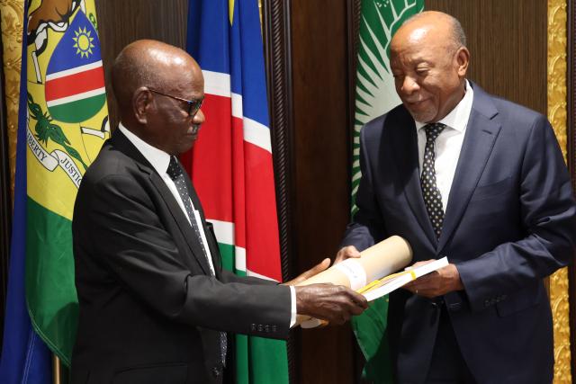 WINDHOEK, 21 January 2025 - President Nangolo Mbumba receiving the final report from the chairperson of the Boundaries Delimitation and Demarcation Commission, Petrus Unengu. (Photo by: Andreas Thomas) NAMPA
