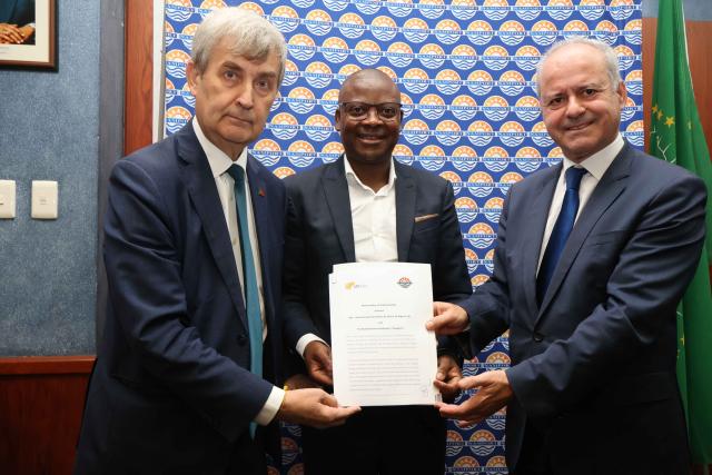 WALVIS BAY, 29 January 2025 - (From left) Portugal's Ambassador to Namibia Rui Carmo; Namport Chief Executive Officer Andrew Kanime and APS Chief Executive José Luís Cacho pictured after signing a five-year agreement to strengthen collaboration in the development of sustainable, green, and digital logistics corridors. (Photo: Contributed)