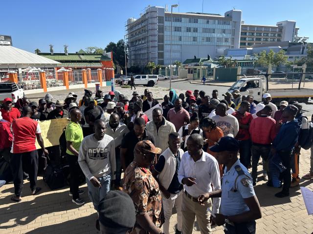 Windhoek, 10 MAR(NAMPA)- Fishermen gathered at the fisheries ministry in Windhoek. (Photo by: Eba Kandovazu) 