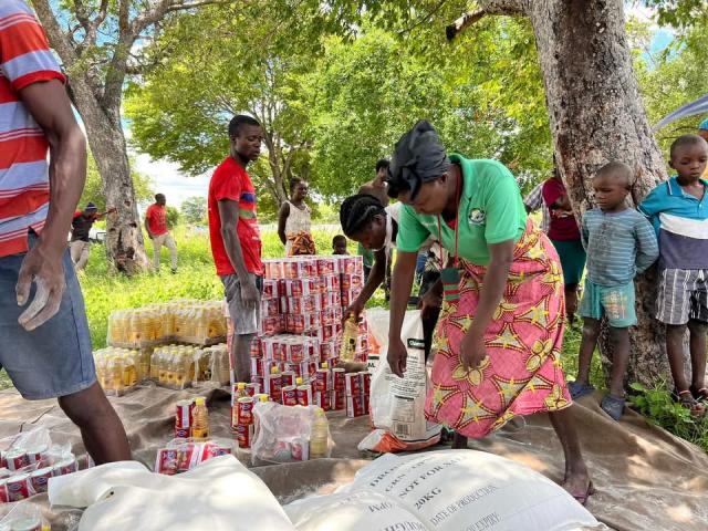 NKURENKURU, 07 March 2025- The villagers in Kavango West Region receiving their drought relief food parcels.
(photo: Contributed)
NAMPA 