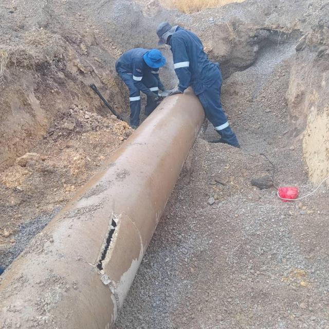 OSHAKATI, 12 March 2025 - NamWater technical team is currently busy repairing a pipe damage to restore water supply. 