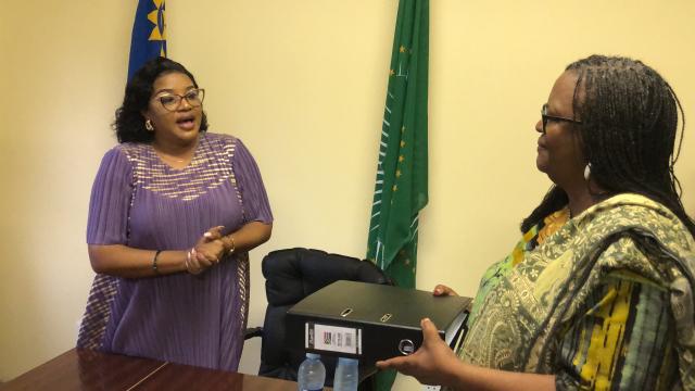 NKURENKURU, 04 April 2025 - Former governor of the Kavango West Region and now Member of Parliament, Sirkka Ausiku welcomed the new governor of Kavango West, Verna Sinimbo in Nkurenkuru on Friday. (Photo by: Lylie Joel) NAMPA