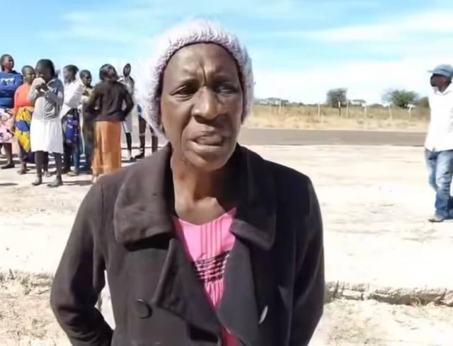 CHINCHIMANI, 11 June 2025 – Patricia Mupoti is a Kisako concerned community member. In this photo, she was speaking about the removal of the Kisako school principal, Geoffrey Sitali.

(Photo: Michael Mutonga Liswaniso) NAMPA
