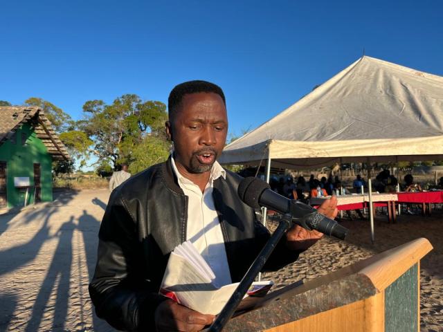 NKURENKURU, 18 June 2025-The Chairperson of National Council and Councillor of Mankumpi Constituency Lukas Sinimbo Muha addressing his community member at Satotwa Village, Mankumpi constituency during the Kavango West Regional Council constituency visitation programme.
(photo: Lylie Joel)
NAMPA 