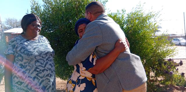 MARIENTAL, 24 JUNE 2025 (NAMPA)- The Governor of Hardap region, Riaan McNab paid a condolence visit to the family of the late Ndapewashali Kanime who was allegedly  murdered by her boyfriend in Mariental.
(Photo:Charmaine Boois) NAMPA 
