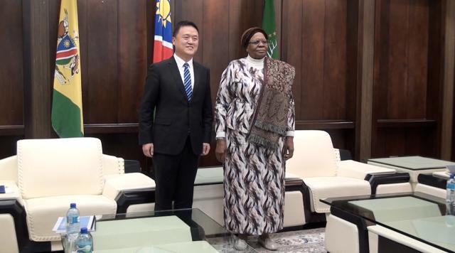 WINDHOEK, 16 JUL (NAMPA) – President Netumbo Nandi-Ndaitwah on Wednesday received a courtesy visit from Swakop Uranium’s management team at State House, where she was briefed on the company’s current operations, future plans, and contributions to Namibia’s national development agenda.
(Photo: Maysa Sangeve) NAMPA