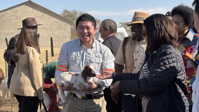 USAKOS, 29 July 2025, Swakop Uranium Managing Director Luo Wei showing a kid goat to Agriculture, Water, Fisheries and Land Reform Inga Zamwaani, Erongo Governor Natalia /Goagoses and Erongo Regional Council Management Chairperson Florian Donatus. (Photo by: Isabel Bento) NAMPA