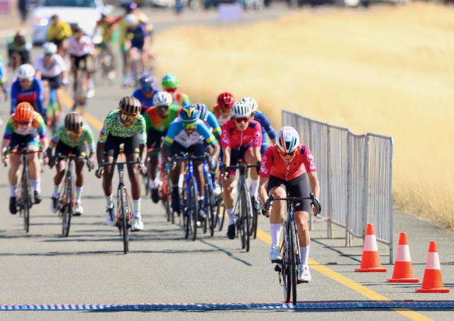 WINDHOEK, 01 August 2025 – Mauritian rider Lucie Eva de Marigny Lagesse (in red)  while in the spring during stage two of the Tour de Windhoek at Teufelsschlucht Bridge in the A1 road between Windhoek and Okahandja. (Photo by: Hesron Kapanga) NAMPA 