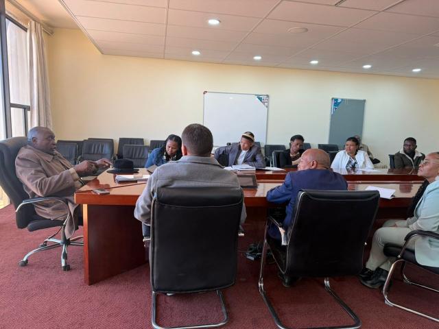 MARIENTAL, 15 August 2025 (NAMPA)-Minister of Urban and Rural Development James Sankwasa in a meeting with Hardap Governor Riaan McNab, the chairperson of the Hardap regional council, Gershon Dausab and Stampriet Village Council in Mariental on Friday.
(Photo:Charmaine Boois) NAMPA 