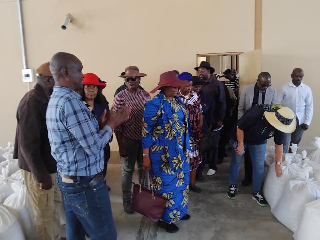 KALIMBEZA, 27 August 2025 - On Wednesday morning, President Netumbo Nandi-Ndwaitwah took time to tour the warehouse where the 108 tons of raw rice is stored. 
Of this 108 tons, 77 is the Irga rice variety, while 31 tons is the long term Supper rice that was planted last October.
(Photo: Michael Mutonga Liswaniso) NAMPA
