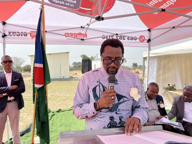 NKURENKURU, 28 August 2025- Deputy Prime Minister and Minister of Industries, Mines and Energy, Natangwe Ithete launched two  electrification projects, namely, the Nkurenkuru Ext 10 with 195 connections, and Sikondo village phase 1 and with phase 2 for 80 connections in the pipeline.

(Photo: Lylie Joel)
NAMPA 