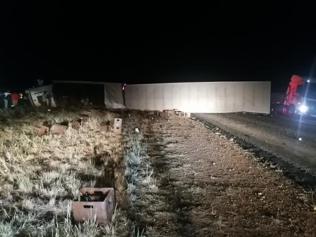 OTJIWARONGO, 20 September 2025 - The accident scene where a truck which was transporting crates of empty bottles overturned on Saturday night some 20 kilometres north of Otjiwarongo in the Otjozondjupa Region. (Photo contributed) NAMPA 