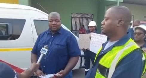 KATIMA MULILO, 25 September 2025 - Katima Mulilo NORED office manager, Slyvester Chaka receives a petition from Francis Silumbu on Thursday morning.

(Photo: Michael Mutonga Liswaniso) NAMPA

