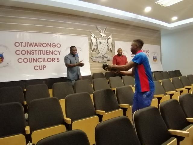 OTJIWARONGO, 03 October 2025 - The Otjiwarongo Constituency Councillor, Paulus Nekundi (left) on Friday donates boxing gloves, head gears, punching bags, boxing shoes and t-shirts valued at N.dollars 20 000 to the Boxing Coach of VH Otjiwarongo Boxing and Fitness Academy, Vilho Heita (r) to assist 16 young professional boxers at the academy. (Photo by: Mulisa Simiyasa) NAMPA